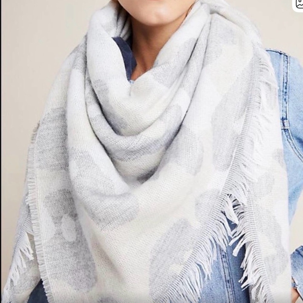 Anthropologie blanket scarf Leopard Camo Ivory Grey